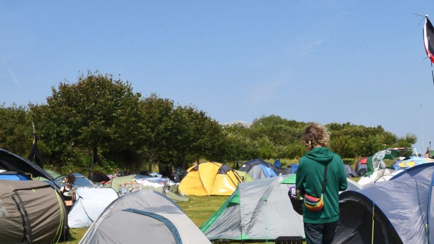 Aktion auf Ferieninsel: Punk-Protestcamp 3.0 auf Sylt zur Halbzeit friedlich