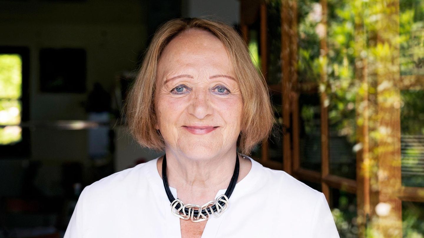 Sabine Leutheusser-Schnarrenberger in ihrem Garten