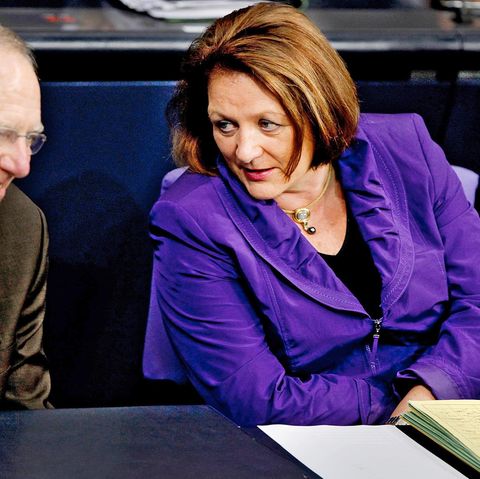 Sabine Leutheusser-Schnarrenberger speaks to Wolfgang Schäuble in the Bundestag