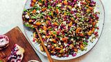 Griechisches Gericht: Linsen-Graupen-Salat