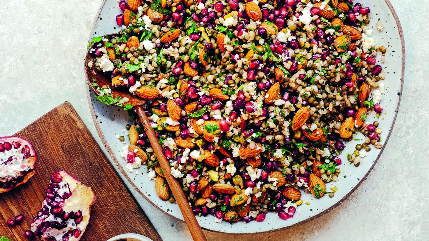 Griechisches Gericht: Linsen-Graupen-Salat