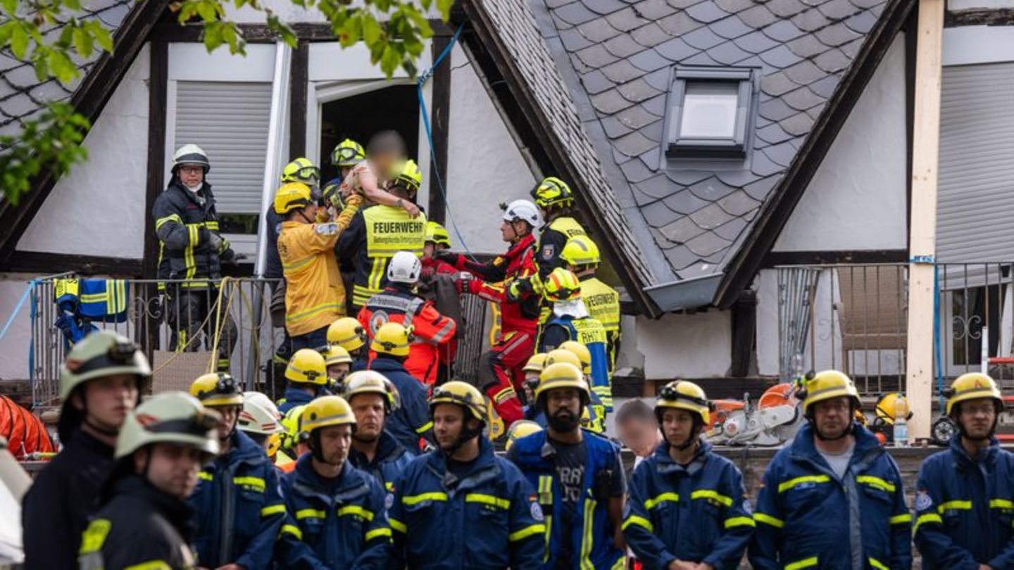 Unglück in Mosel-Ort: Nach Teileinsturz von Hotel: Erste Verschüttete geborgen