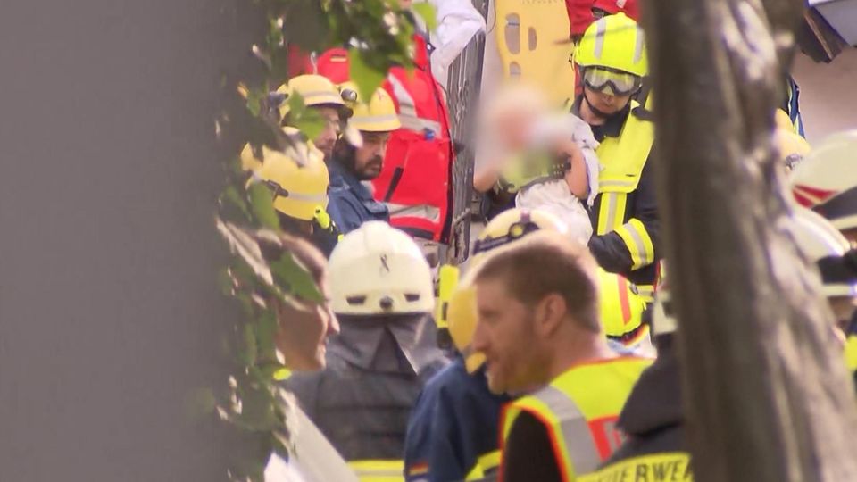 "Hatten Tränen in den Augen" – Einsatzleiter über die Rettung des Zweijährigen