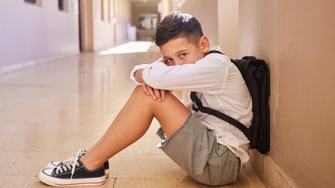 Transgeschlechtliche Kinder ziehen sich häufig sozial zurück. Unterstützung von den Eltern ist für sie besonders wichtig. (Symbolbild)