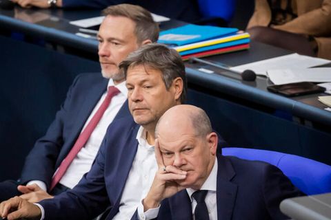 Koalitionäre Scholz, Habeck und Lindner: Ist die Ampel am Ende und was würden Neuwahlen bringen?