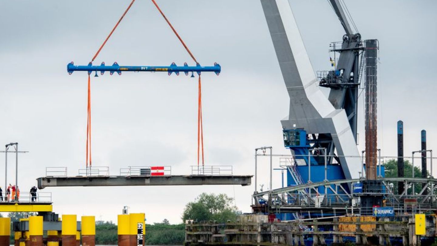 Nach Schiffsunfall in Elsfleth: Reparatur der beschädigten Huntebrücke läuft