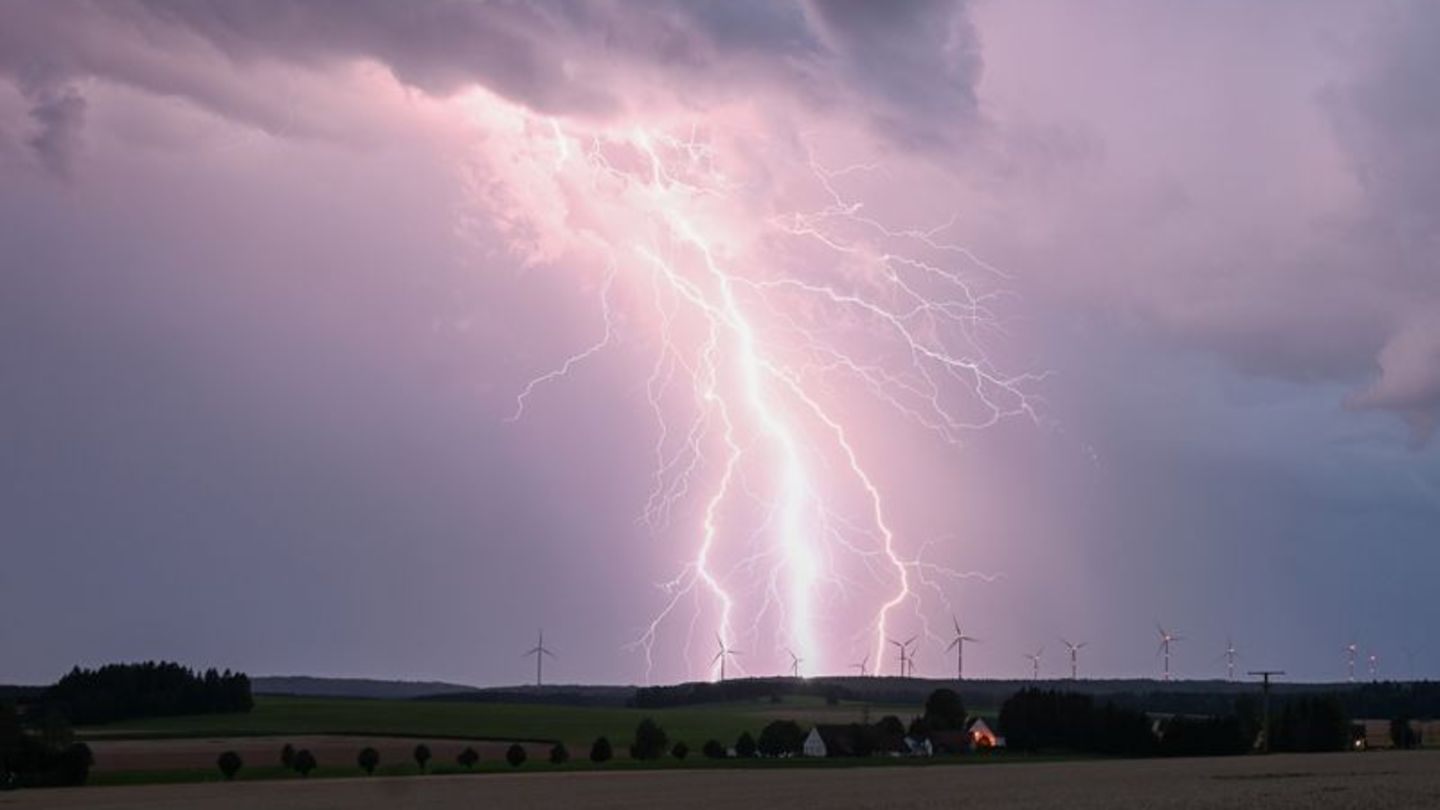 Wetter: DWD warnt vor Unwettern in Teilen Baden-Württembergs