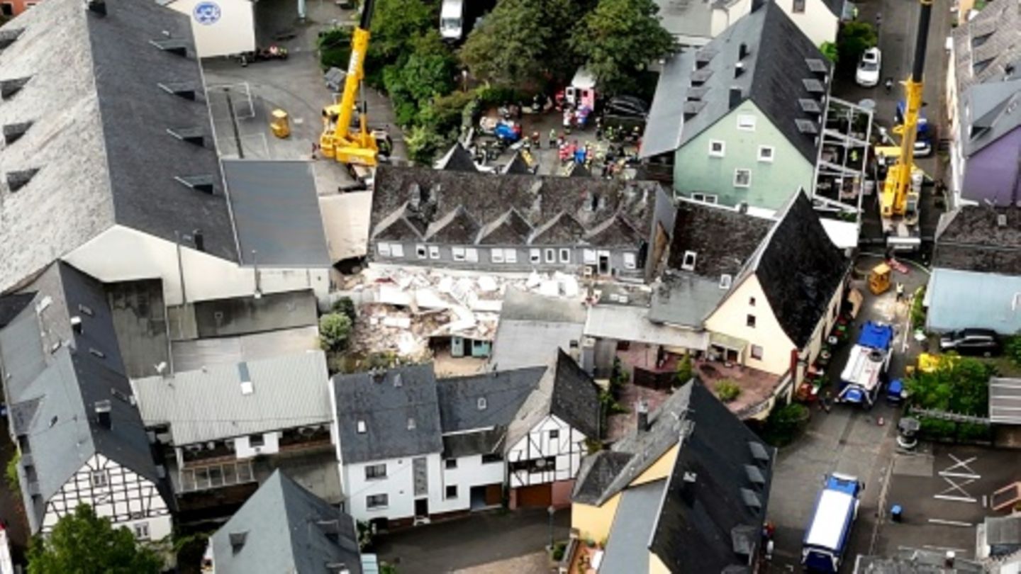 Letzte Überlebende aus eingestürztem Hotel in Moselgemeinde Kröv gerettet