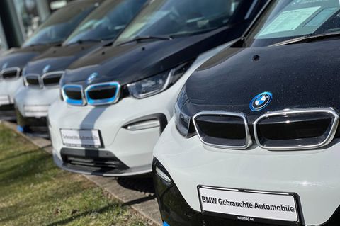 Gebrauchte BMW i3 Elektroautos warten auf Kunden