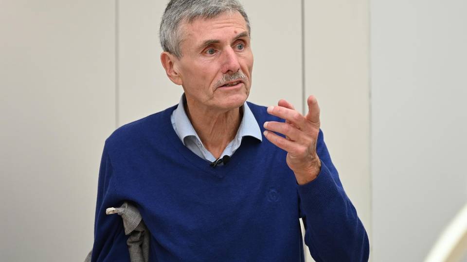 Fordert Rückkehr der Umweltprämie für E-Autos: Professor Ferdinand Dudenhöffer, Wirtschaftswissenschaftler und Gründer des Center Automotive Research