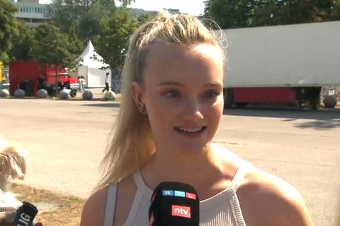 "Wir haben ordentlich geweint" – Swift-Fans trauern vor Ernst-Happel-Stadion