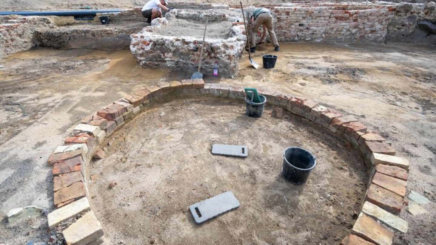 Archäologie in Berlin: Schon 600. 000 Funde - Grabungen am Molkenmarkt gehen weiter