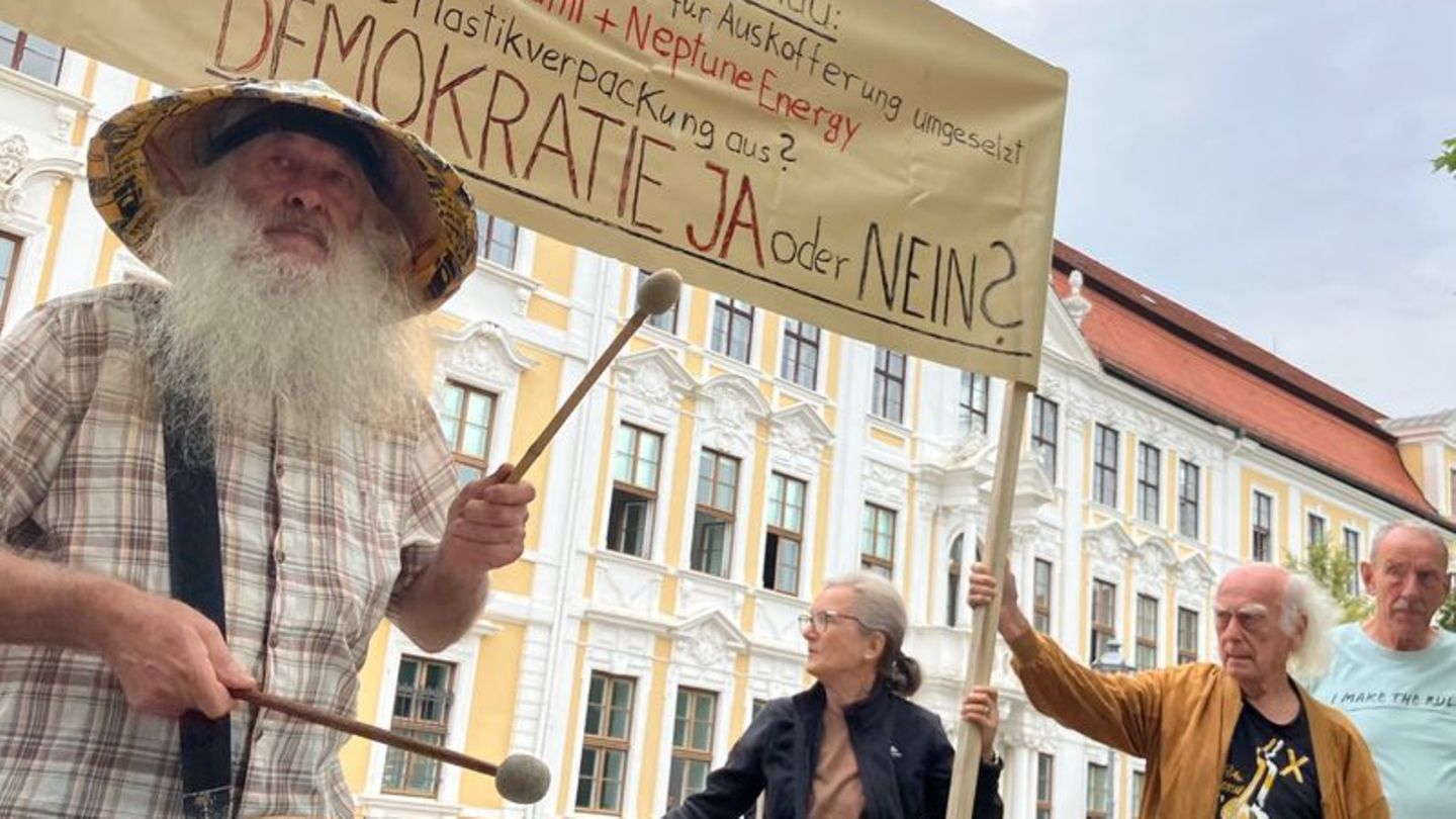 Bürgerinitiative protestiert: Weiter Streit um Giftschlammdeponie Brüchau