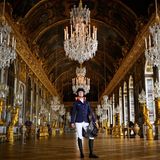 Die französische Springreiterin und Olympiasiegerin Penelope Leprevost posiert im Spiegelsaal