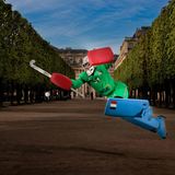 Frankreichs Feldhockey-Torhüterin Mathilde Petriaux posiert im Jardin du Palais Royal in Paris