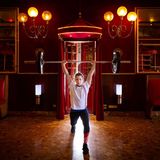 Anais Michel posiert im Cirque d'Hiver Bouglione in Paris am 13. Mai 2024 im Vorfeld der Pariser Olympischen Spiele.