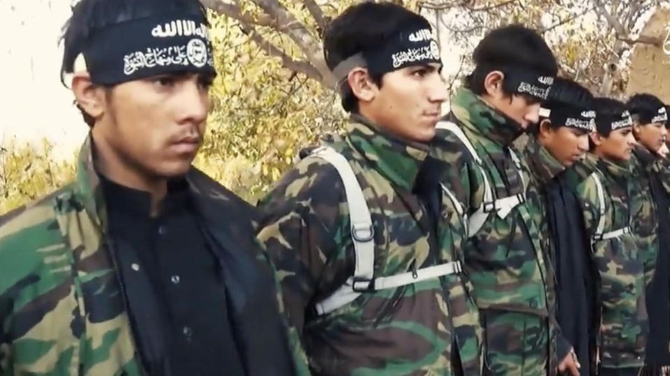 Bei dem ISPK handelt es sich um einen regionalen Ableger des islamischen Staates. Er gilt als einer der wenigen islamistischen Gruppen, denen die Sicherheitsbehörden auch international größere Anschläge zutrauen.