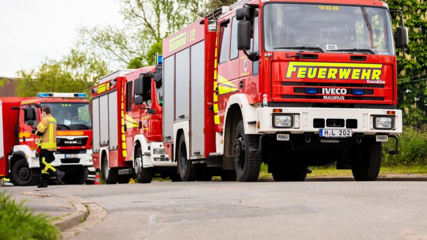 Historisches Haus in Flammen: Ermittlungen nach Großbrand in Verden dauern an