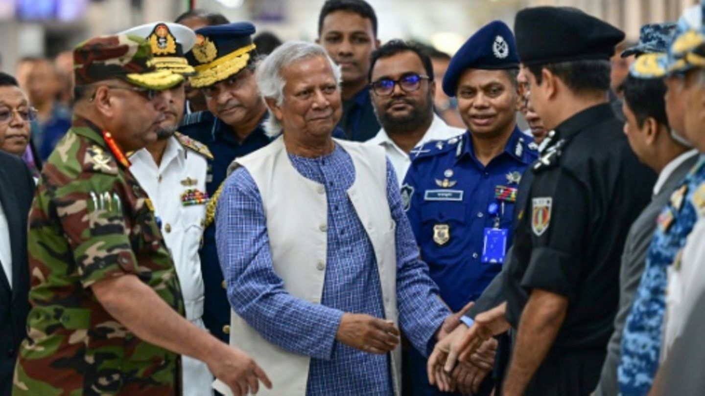 Nobelpreisträger Yunus für Regierungsübernahme nach Bangladesch zurückgekehrt