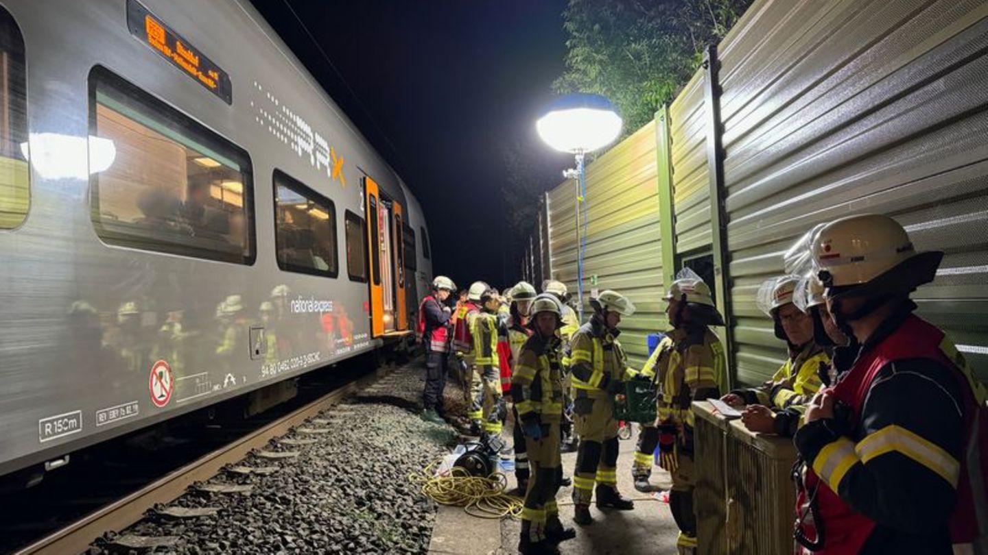 Bahnverkehr: Zug bleibt liegen - Stundenlange Verzögerung für Fahrgäste