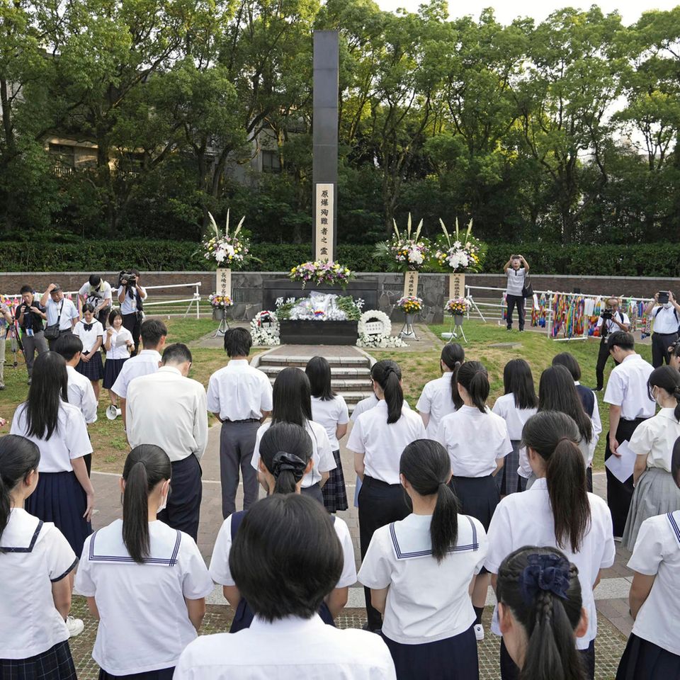 Nagasaki, Japan. Dass Atombomben in einem Krieg eingesetzt wurden, ist bisher zum Glück nur zweimal geschehen. Beide Male war es aber jeweils einmal zu viel. Am 6. August 1945 warfen die Amerikaner die tödliche Waffe über Hiroschima ab, drei Tage später dann genau an dieser Stelle im Bild in Nagasaki