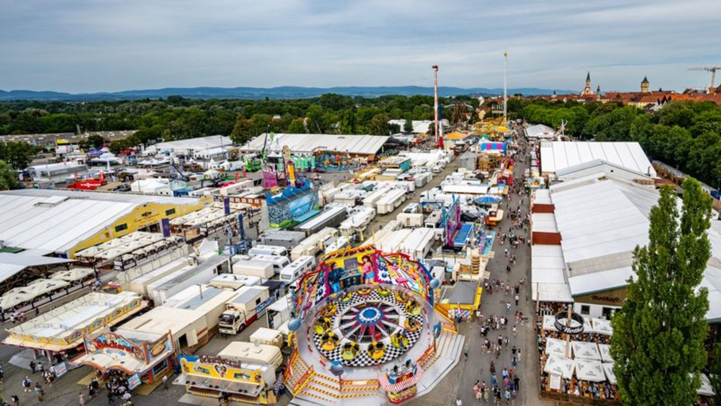 Brauchtum: Mit Trachtlern und Blasmusik beginnt das Gäubodenvolksfest