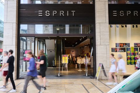 Leere Filiale der Marke Esprit