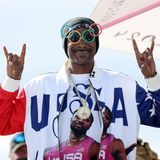 Gewann Olympia ganz ohne sportliche Höchstleistung: Snoop Dogg war als NBC-Botschafter bei vielen Wettbewerben zu sehen und überraschte immer wieder mit kunstvollen Outfits