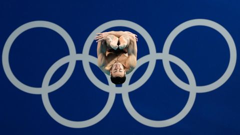 Giovanni Tocci captured mid-dive at the Paris 2024 Olympics
