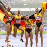 Lisa Mayer, Rebekka Haase, Gina Lückenkemper und Alexandra Burghardt errannten im Stade de France Olympia-Bronze