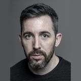 Portrait eines jungen Mannes mit schwarzen Haaren und kurzem Vollbart