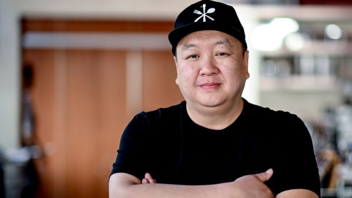 The Duc Ngo (50) - hier in seinem Restaurant "Funky Fisch" an der Berliner Kantstraße - erregte