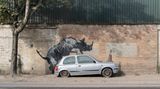 Ein Nashorn-Graffiti des Street-Art-Künstlers Banksy in London