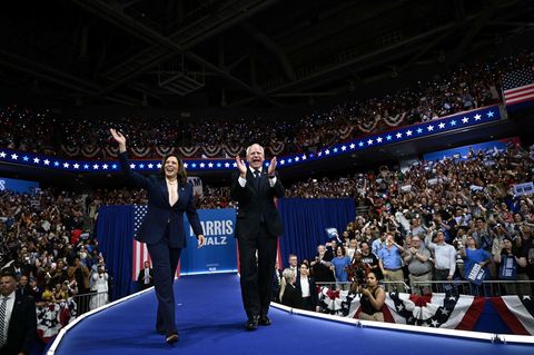 Kamala Harris und  Tim Walz bei einer Wahlkampfveranstaltung in Philadelphia