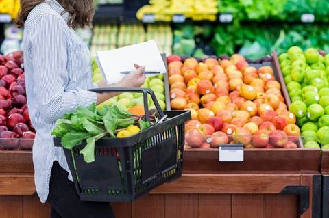 Pestizide-Gefahr: So können Sie Obst und Gemüse wieder sicher genießen (Video)