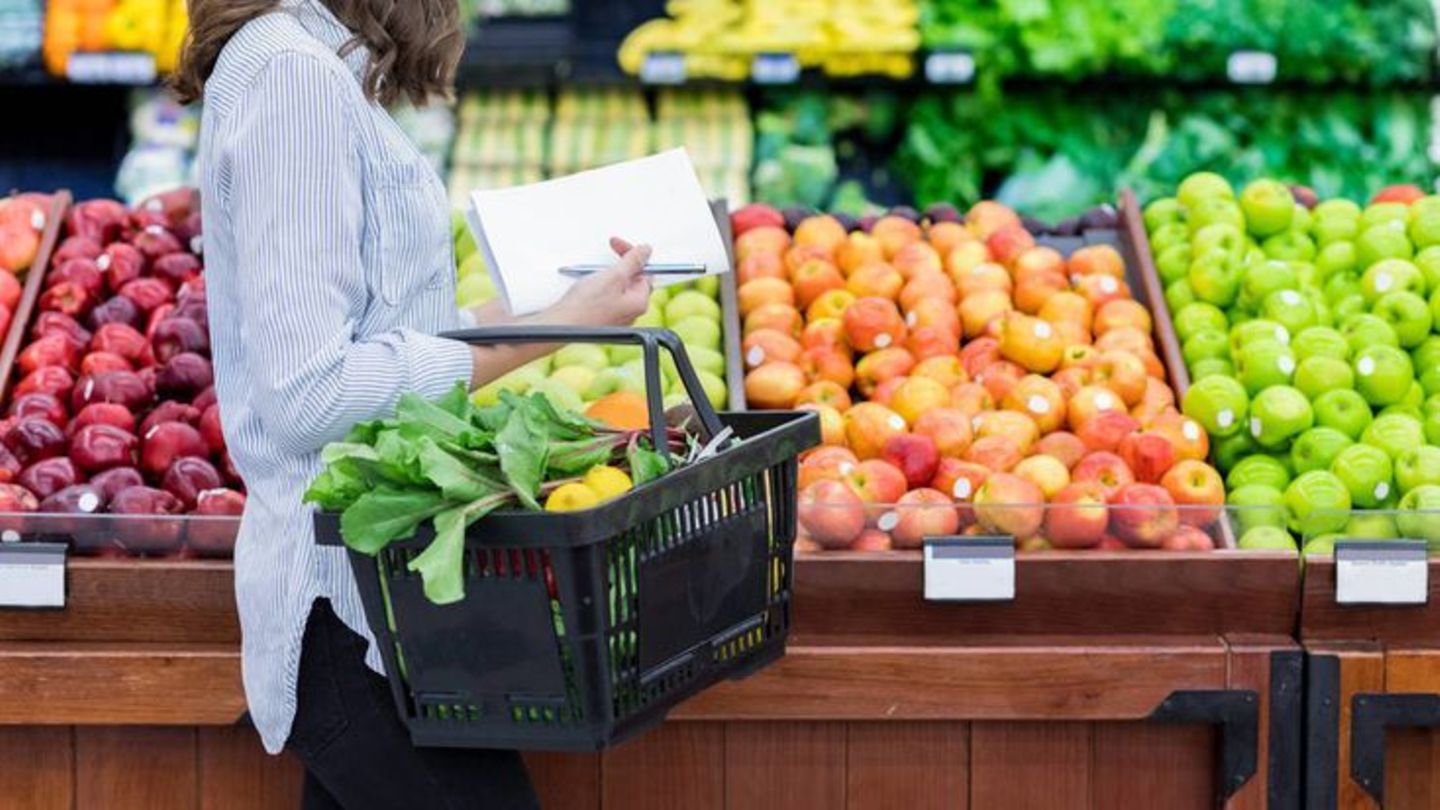 Obst und Gemüse: Pestizide im Supermarkt: So entfernen Sie die Spritzgifte am besten