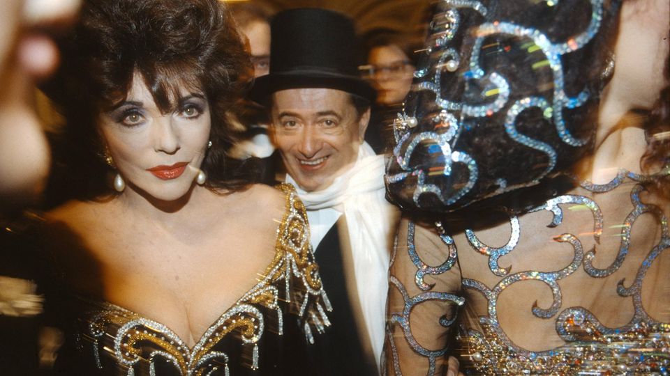 1992 begann Richard Lugner, prominente Gäste zum Wiener Opernball einzuladen, die mit ihm den Abend verbringen und ein wenig Glamour versprühen sollten. Sein erster Gast war Harry Belafonte, erst 1993 trat zum ersten Mal eine Frau an Lugners Seite auf: "Denver Clan"-Diva Joan Collins.