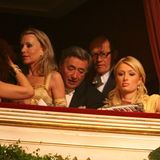 Für Lugner war es ein Coup, dass er It-Girl Paris Hilton für den Opernball 2007 gewinnen konnte. Für die Hotelerbin eher nicht so, wie dieses Foto vermuten lässt. Angeblich bekam Hilton 16.000 Euro umgerechnet für ihren Auftritt.