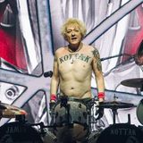 Am 9. Januar trauerten die Scorpions um ihren ehemaligen Schlagzeuger James Kottak, der von 1996 bis März 2016 in der Rockband spielte. Er starb im Alter von 61 Jahren. Rund 20 Jahre war er Drummer der Scorpions, im Frühjahr 2016 verließ er die Band, um eine langwierige Erkrankung in einer Klinik auszukurieren. Der Ex-Motörhead-Drummer Mikkey Dee übernahm damals und ist bis heute Teil der Band.