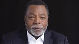 Am 1. Februar verstarb Carl Weathers im Alter von 76 Jahren. Bekannt wurde der Schauspieler und ehemalige Profi-Sportler durch seine Rolle als Apollo Creed in den "Rocky"-Filmen an der Seite von Sylvester Stallone. Außerdem spielte er 1987 in dem Actionfilm "Predator". Bevor er als Schauspieler erfolgreich wurde, war Weathers ein professioneller Footballspieler
