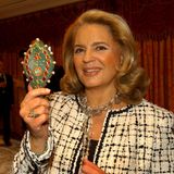 Ira von Fürstenberg verstarb am 19. Februar im Alter von 83 Jahren. In den 1960er und 1970er Jahren wurde sie bekannt als Model, Schmuckdesignerin und Schauspielerin und wirkte in etwa dreißig Filmen mit. Bereits im Alter von 14 Jahren arbeitete sie als Model. 1955 heiratete sie im Alter von nur 15 Jahren Alfonso zu Hohenlohe-Langenburg in Venedig, was für Aufsehen und einen Skandal sorgte. 