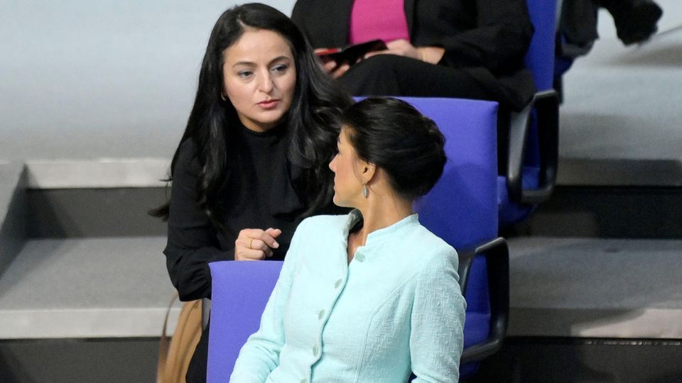 Sevim Dagdelen und Sahra Wagenknecht