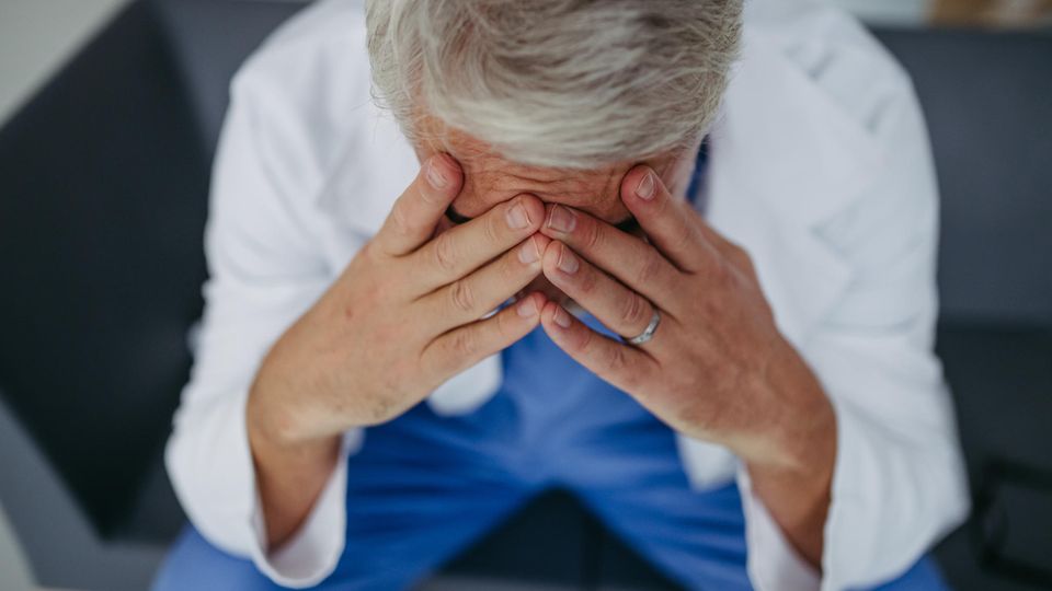 Versorgung: "Ich werde dich totmachen" – so erleben Ärzte und ihr Personal Gewalt in Praxen