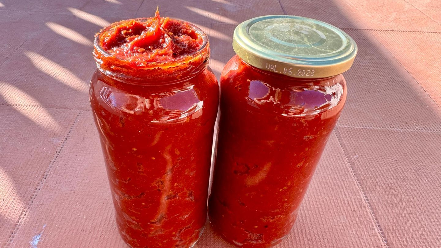 In Gläser abgefülltes Tomatenmark