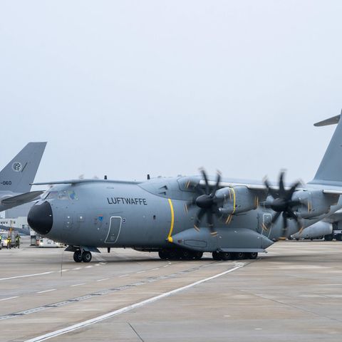 Transportflugzeug der Bundeswehr auf dem Gelände der Luftwaffe in Köln-Wahn