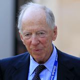 Lord Jacob Rothschild, britischer Finanzier und Mitglied der Rothschild-Bankiersfamilie, starb am 26. Februar im Alter von 87 Jahren. Er und seine Familie haben ein geschätztes Vermögen von 825 Millionen britischen Pfund. Nach einem Geschichtsstudium in Oxford trat er in die Familienbank NM Rothschild & Sons ein, bevor er 1989 seinen eigenen Vermögensverwaltungsfonds gründete. 