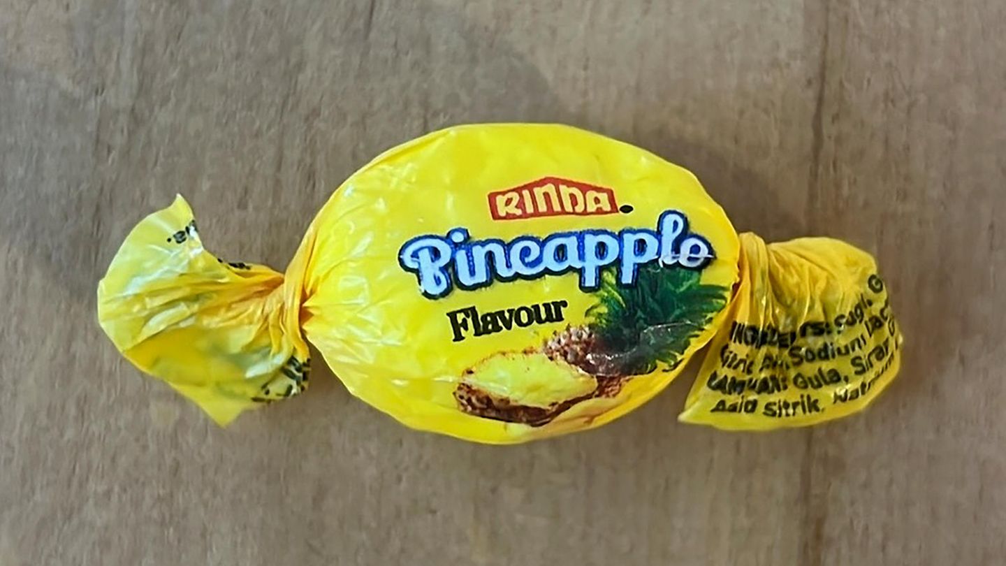 "Pineapple Flavour" steht auf den gelben Bonbons in Neuseeland