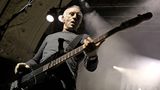 Bassist Chris Cross von der britischen New-Wave-Band Ultravox starb am 25. März im Alter von 71 Jahren. Der Musiker gehörte zu den Gründungsmitgliedern der Band, die mit Hits wie "Hymn", "Vienna" oder "Dancing With Tears In My Eyes" zu den stilbildenden Bands der New-Wave-Bewegung gehörte. Die Band trennte sich 1987, aber gut 20 Jahre später kam es zur Wiedervereinigung. 