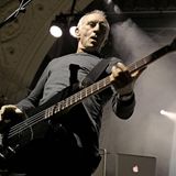 Bassist Chris Cross von der britischen New-Wave-Band Ultravox starb am 25. März im Alter von 71 Jahren. Der Musiker gehörte zu den Gründungsmitgliedern der Band, die mit Hits wie "Hymn", "Vienna" oder "Dancing With Tears In My Eyes" zu den stilbildenden Bands der New-Wave-Bewegung gehörte. Die Band trennte sich 1987, aber gut 20 Jahre später kam es zur Wiedervereinigung. 