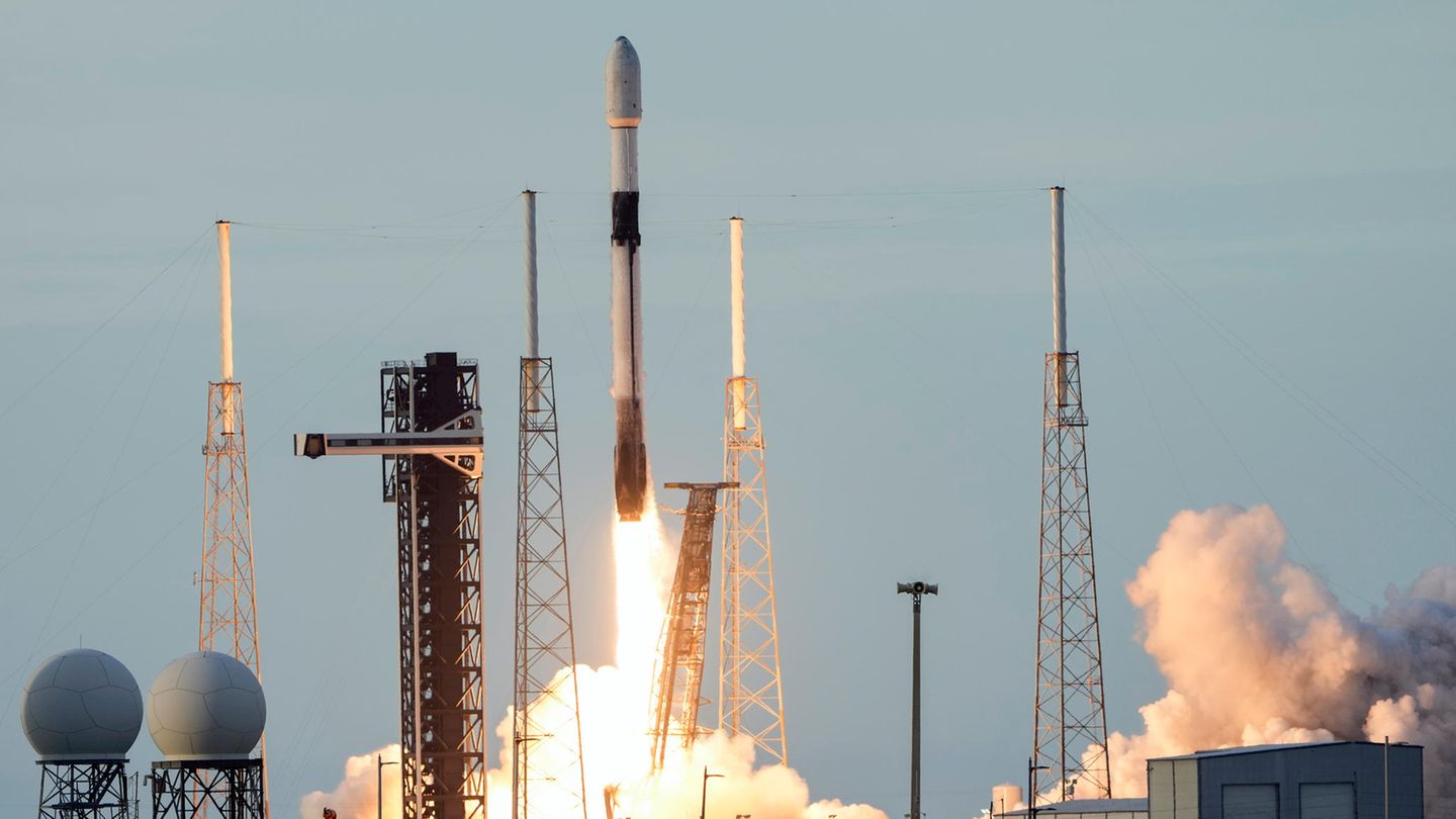 Ende des Jahres soll eine Space-X-Rakete die erste deutsche Astronautin ins Weltall bringen